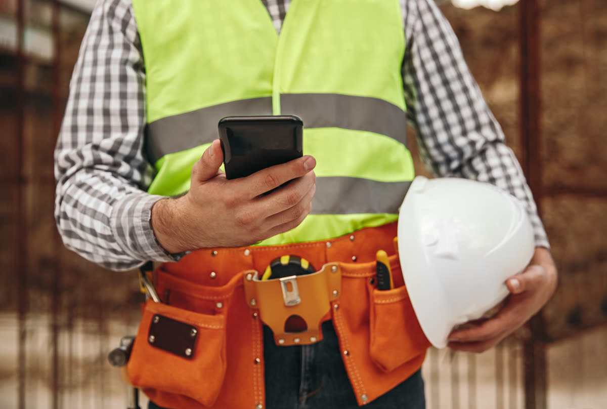 AI Call Transcription for Construction: Turn Jobsite Calls Into Daily Logs, RFIs, and Tasks